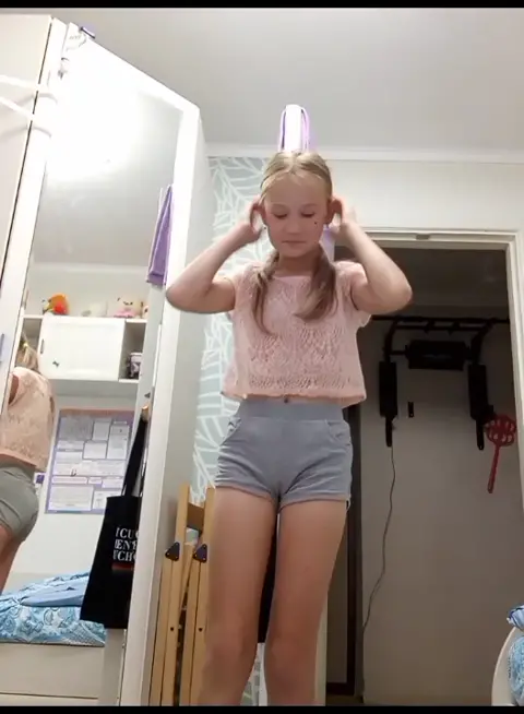 Premium Video 993